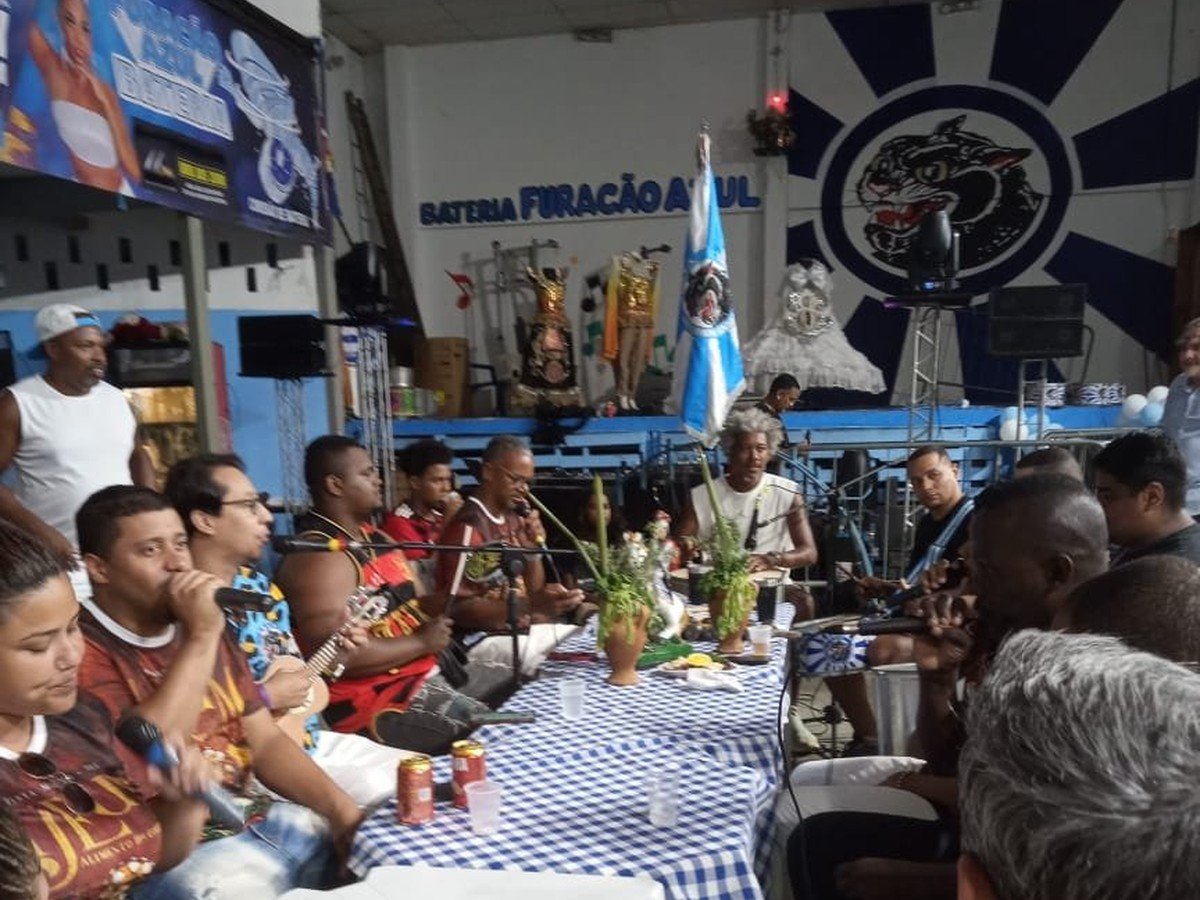 Mocidade Unida do Santa Marta celebra sua padroeira com procissão, missa, feijoada, bingo e grande roda de samba