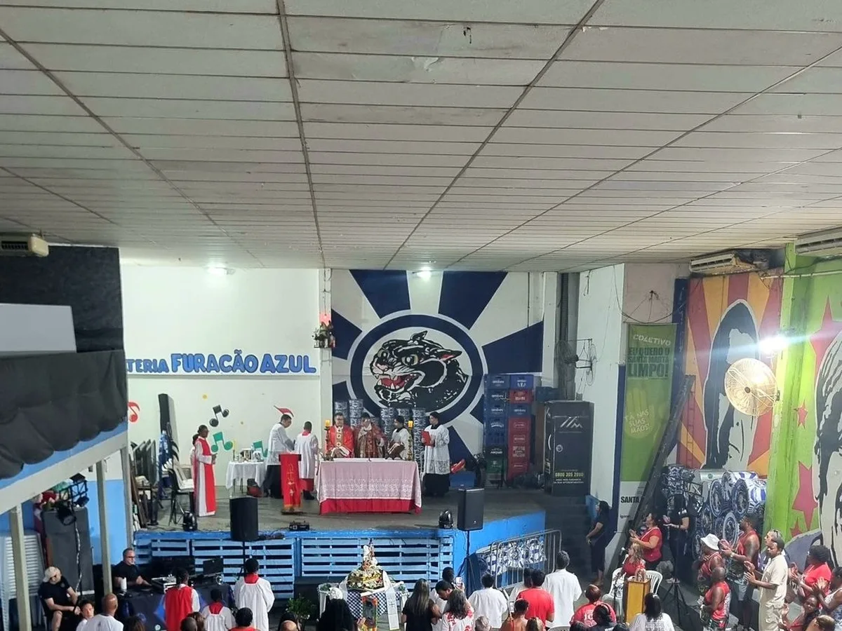 Mocidade Unida do Santa Marta celebra sua padroeira com procissão, missa, feijoada, bingo e grande roda de samba