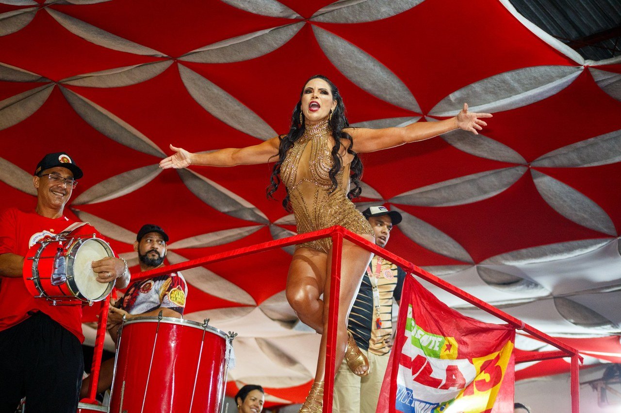 CARNAVAL: Alice Alves aposta em figurino dourado e intensifica preparação para o Carnaval 2027
