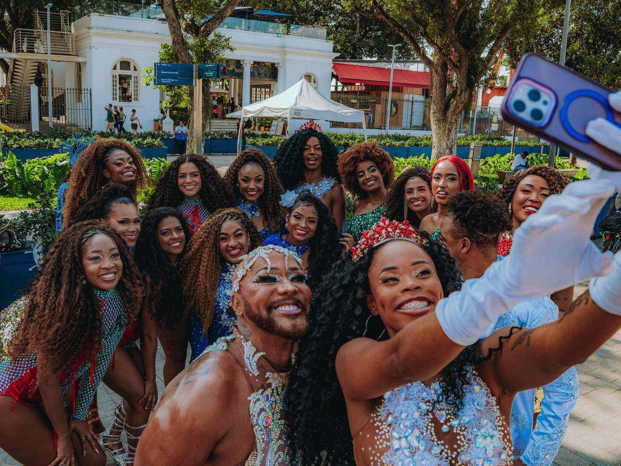 Com flash mob, Rio Carnaval anuncia que os sambas de 2027 vêm aí: álbum sai em 29 de outubro