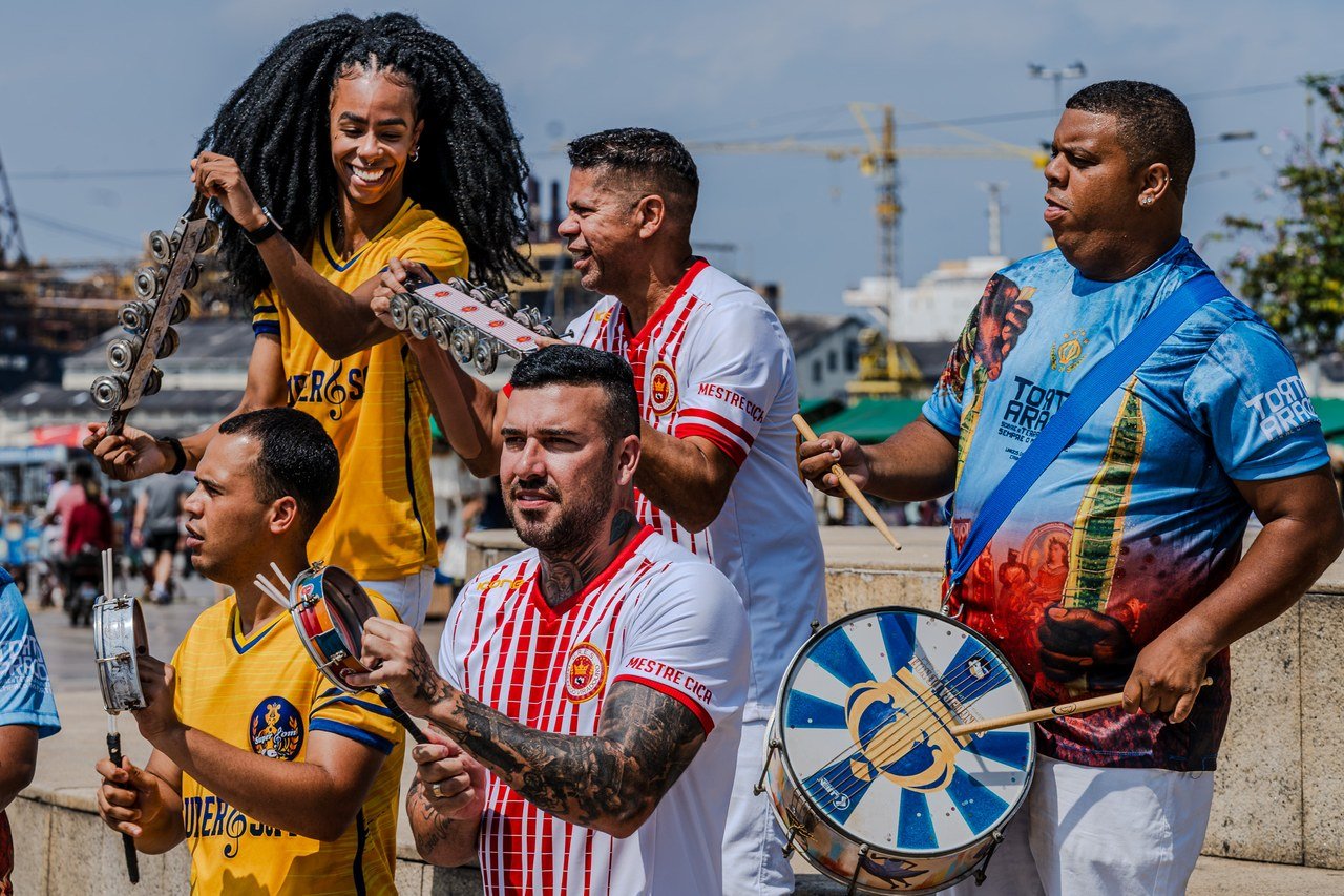 Com flash mob, Rio Carnaval anuncia que os sambas de 2027 vêm aí: álbum sai em 29 de outubro