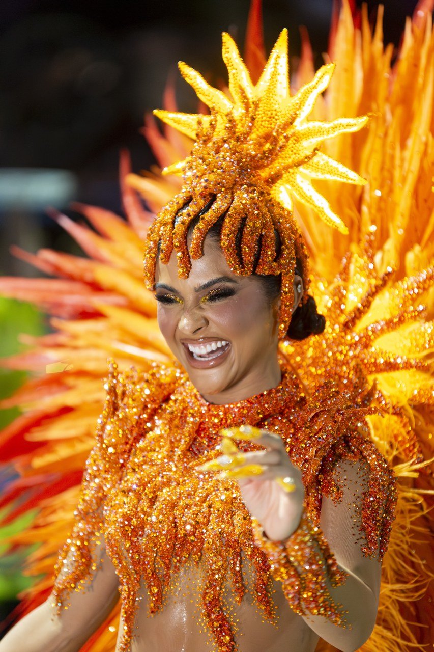 Mileide Mihaile está de volta ao posto de rainha da bateria da Unidos da Tijuca
