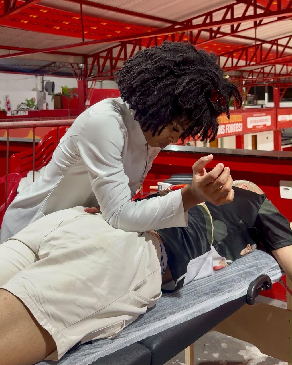 Ritmistas da Viradouro Recebem Atendimento com Estudantes de Fisioterapia Antes dos Ensaios